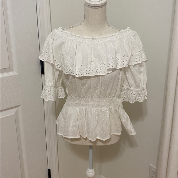 Universal Thread White Ruffled Blouse - Picture 1 of 7